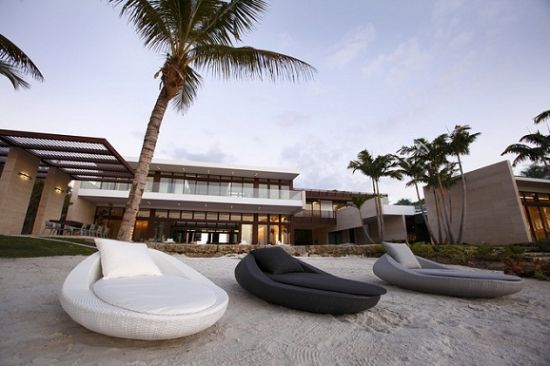 迈阿密海滩一带的这栋宅邸，标价约折合人民币四亿元。